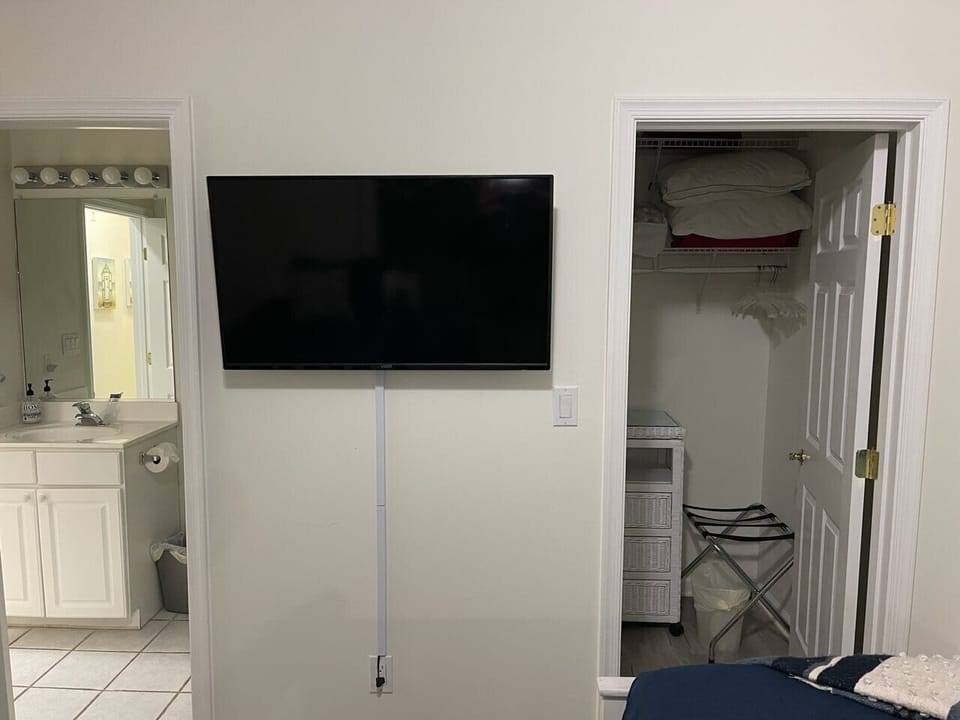 New smart tv wall mounted