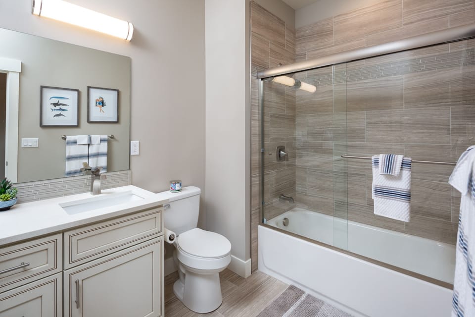Full Bathroom Main Floor