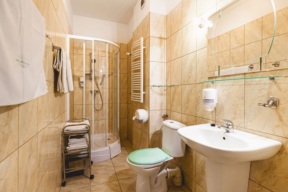 Family Apartment | Bathroom | Shower, towels