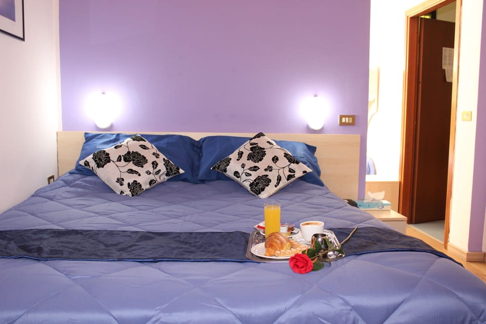 Minibar, in-room safe, desk, free WiFi