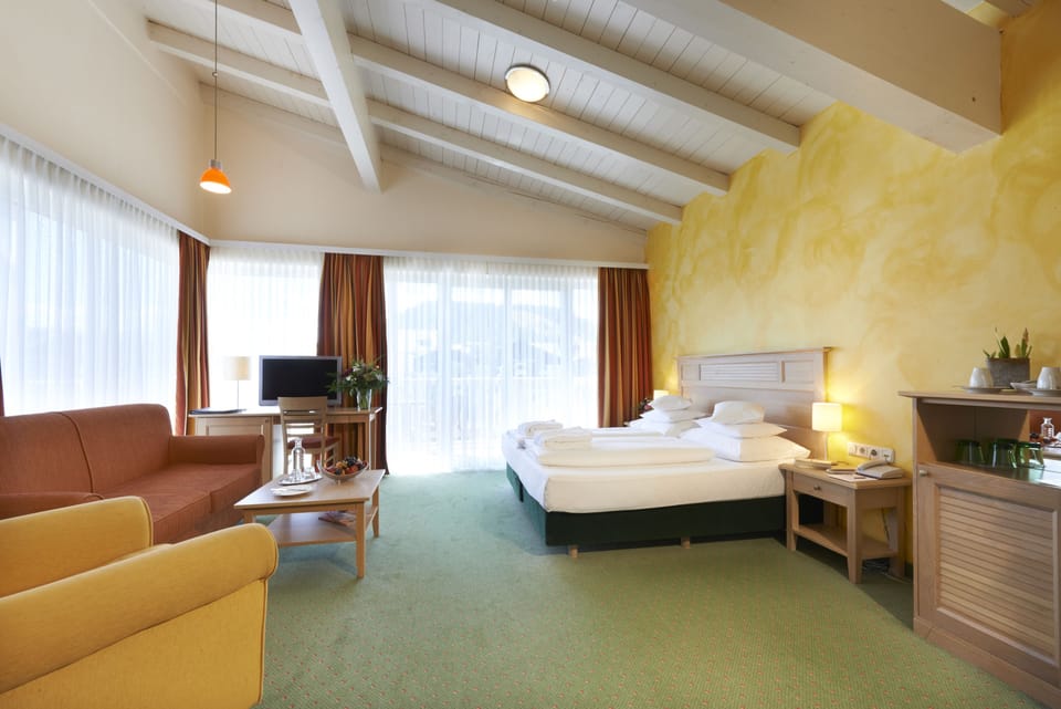 Superior Double Room (Super Plus) | Hypo-allergenic bedding, minibar, in-room safe, desk