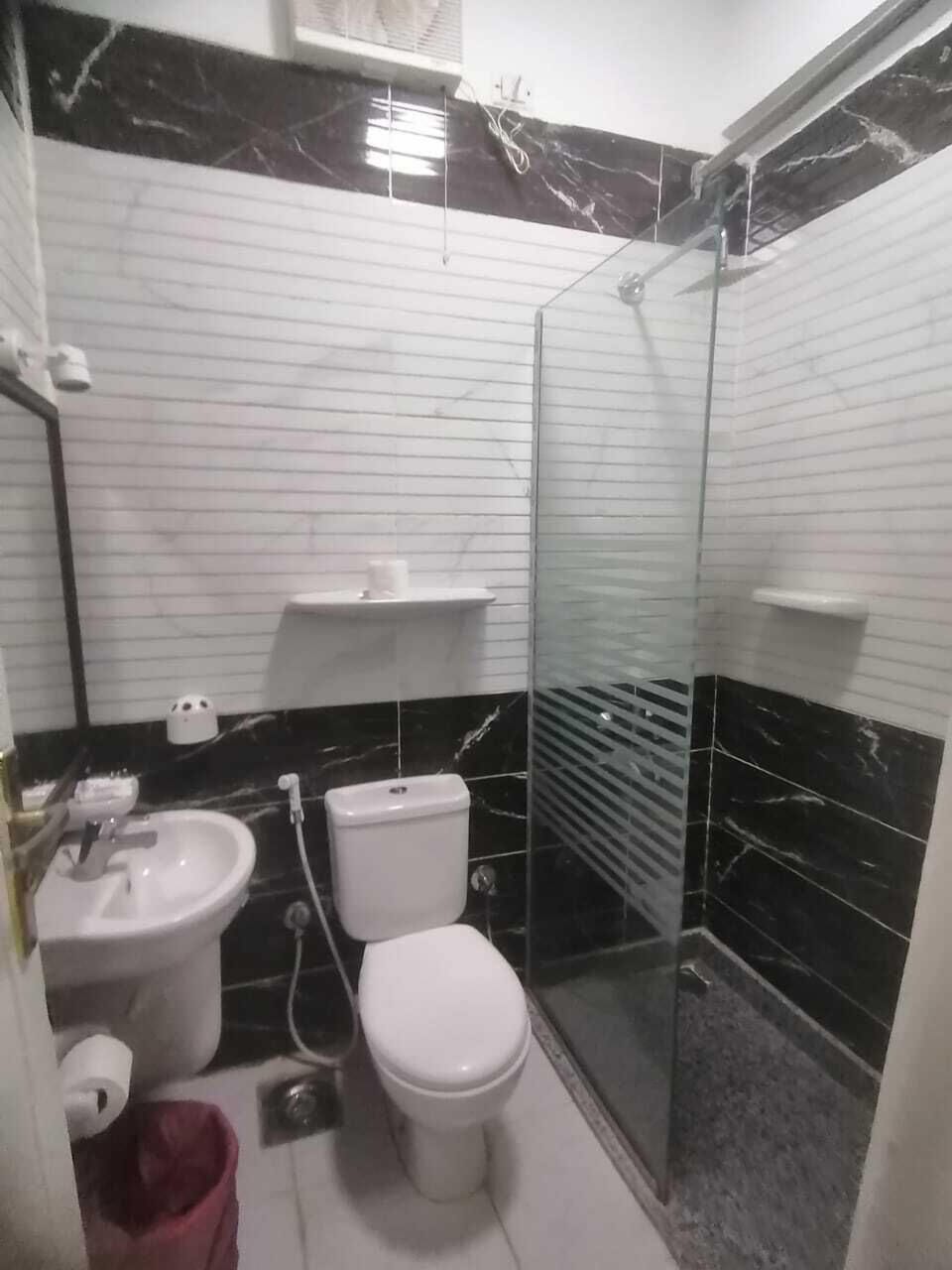 Bathtub, free toiletries, hair dryer, towels