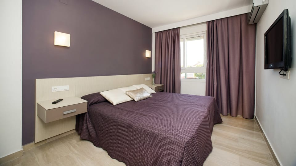 Superior Apartment, 1 Bedroom (2 adults + 2 children) | Living area | 26-inch flat-screen TV with digital channels, LCD TV