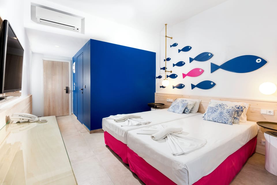 Double Deluxe | Garden View | Desk, blackout drapes, soundproofing, iron/ironing board