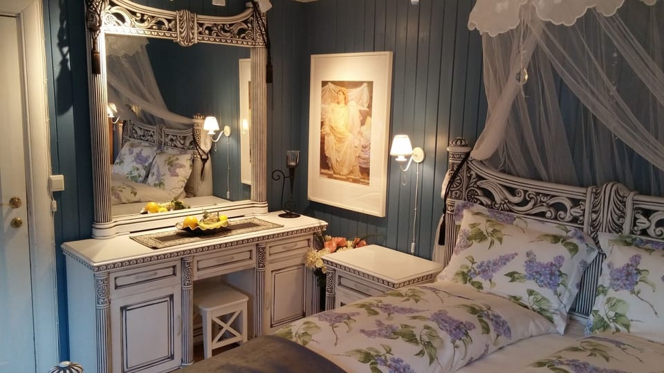 Design Quadruple Room | Pillowtop beds, individually decorated, individually furnished