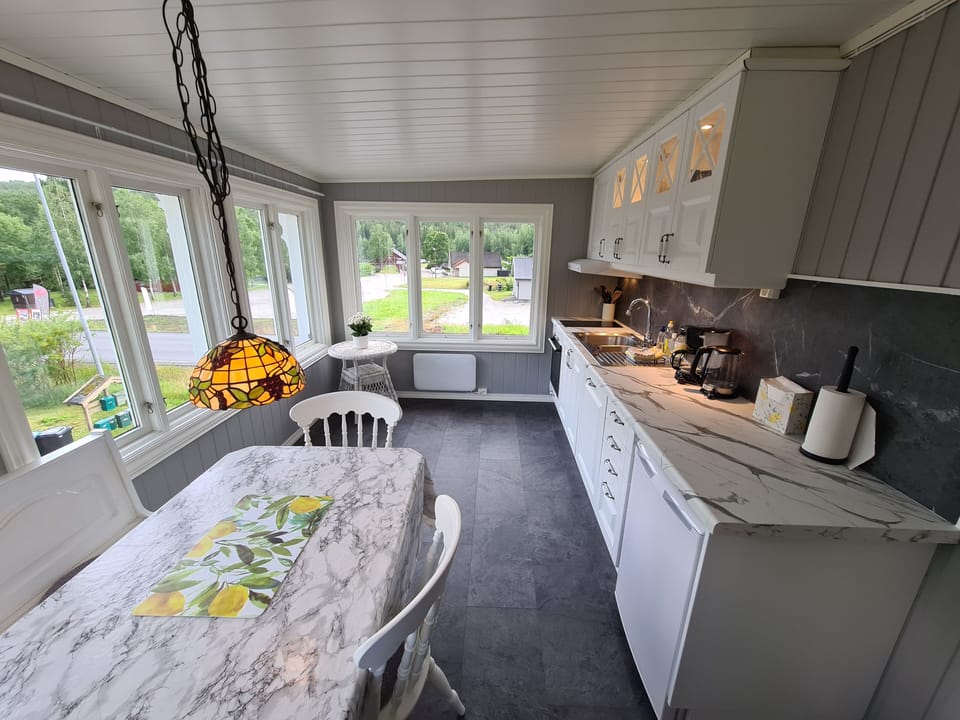 Design Quadruple Room | Private kitchen | Microwave, stovetop, coffee/tea maker, electric kettle