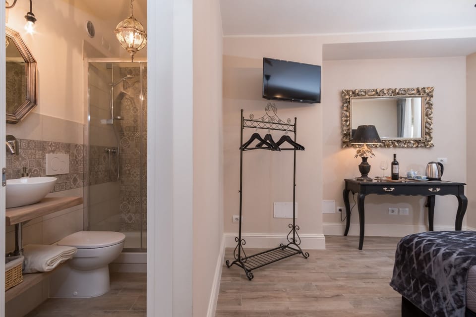 Deluxe Double Room (Bon Ton) | Blackout drapes, free WiFi, bed sheets