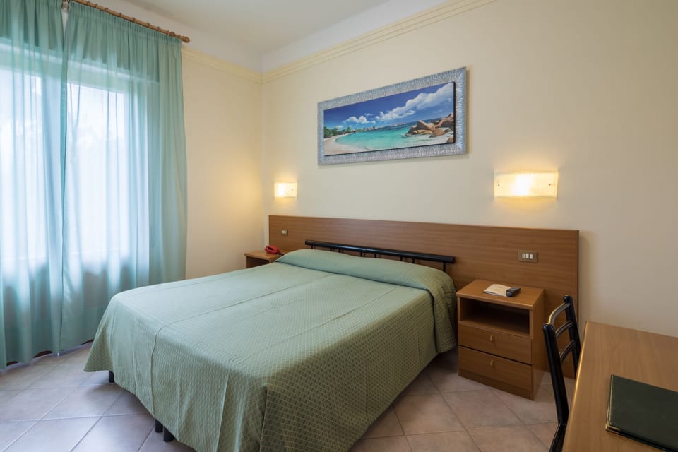 In-room safe, desk, WiFi (free), bed sheets