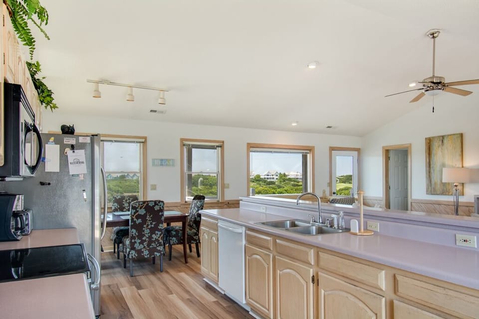 SS46: Seaside 46 | Top Level Kitchen