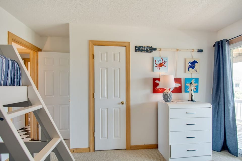 SS46: Seaside 46 | Mid Level Bedroom 3