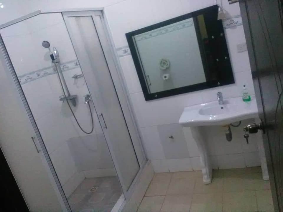 Premium Double Room | Bathroom | Rainfall showerhead, hair dryer (on request), towels, soap