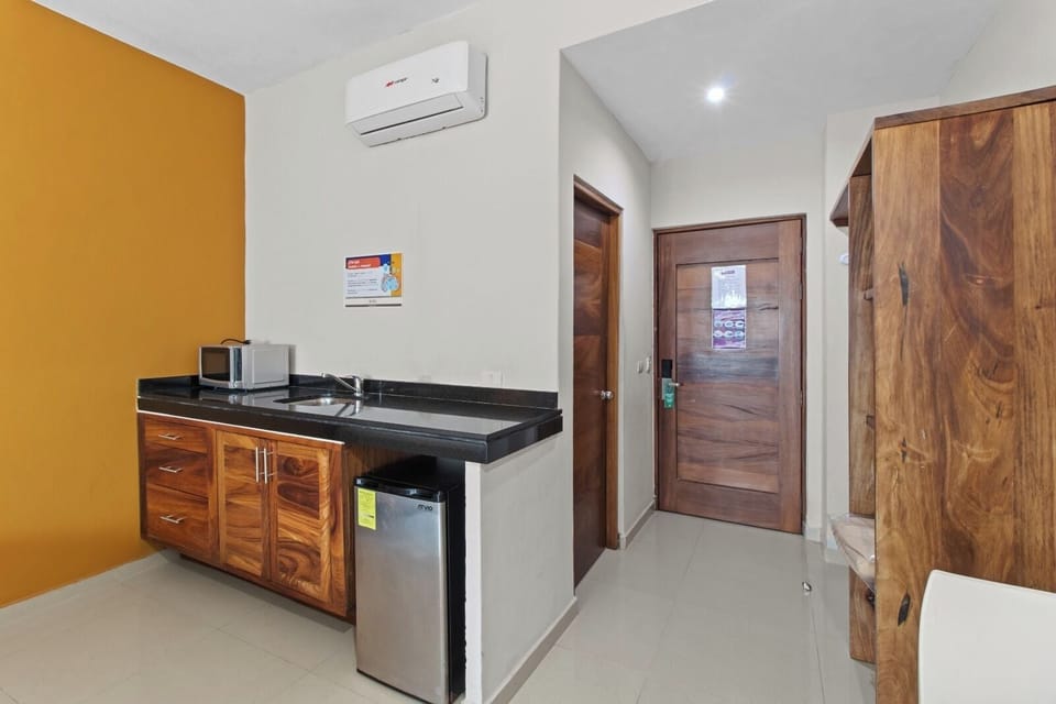 In-room safe, desk, WiFi (free), bed sheets