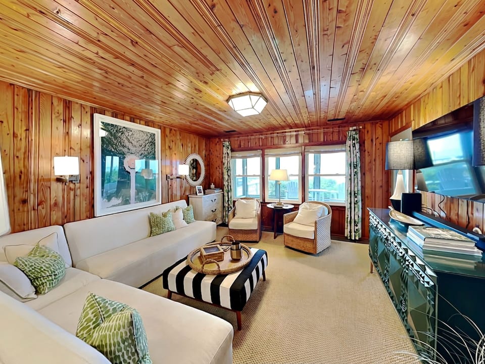 Bright and Inviting Living Room