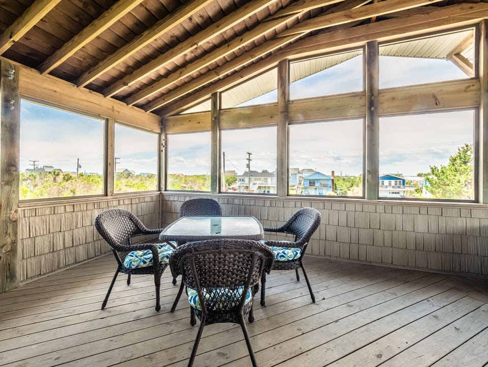 Screened-In Deck - Spa