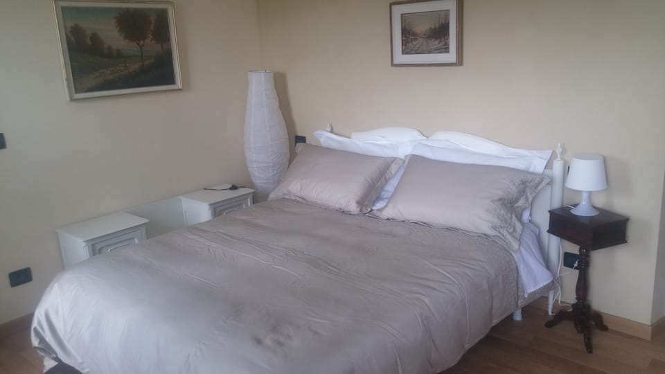 Classic Double Room, Garden View | 1 bedroom, minibar, desk, free WiFi