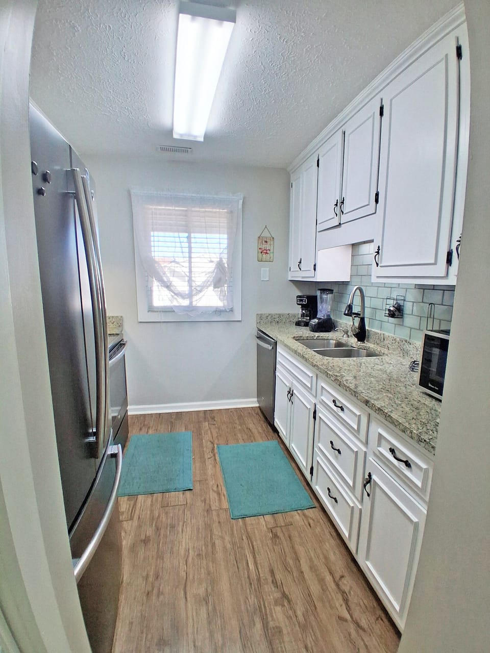 A fully equipped kitchen.