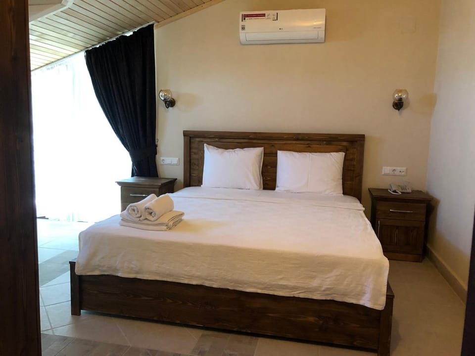 Minibar, desk, soundproofing, free WiFi