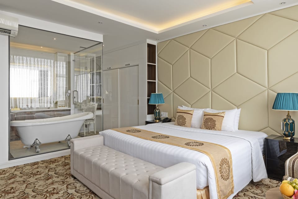 Premium Suite, Courtyard View | Minibar, in-room safe, soundproofing, rollaway beds
