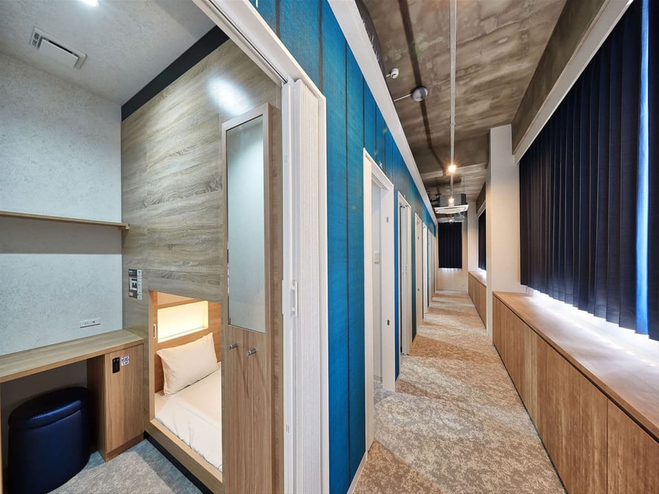 Cabin, Men Only (for guests 18 years and older, Upper/Lower Unselectable), Non Smoking | Hypo-allergenic bedding available, in-room safe, blackout drapes, WiFi