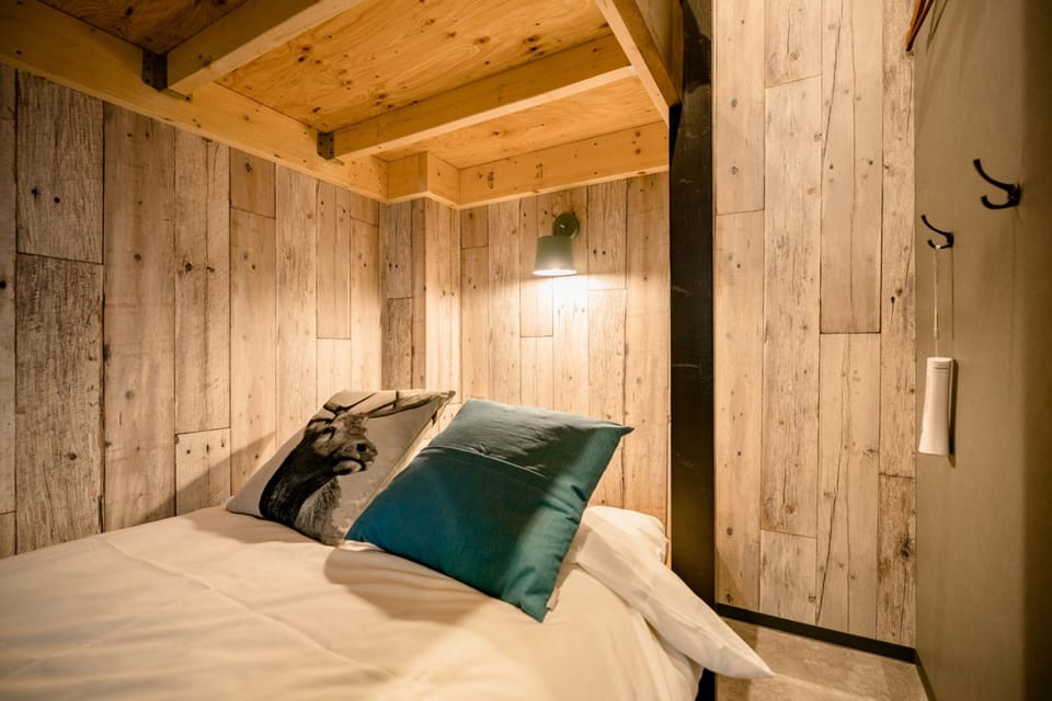 Triple Room | Free WiFi, bed sheets