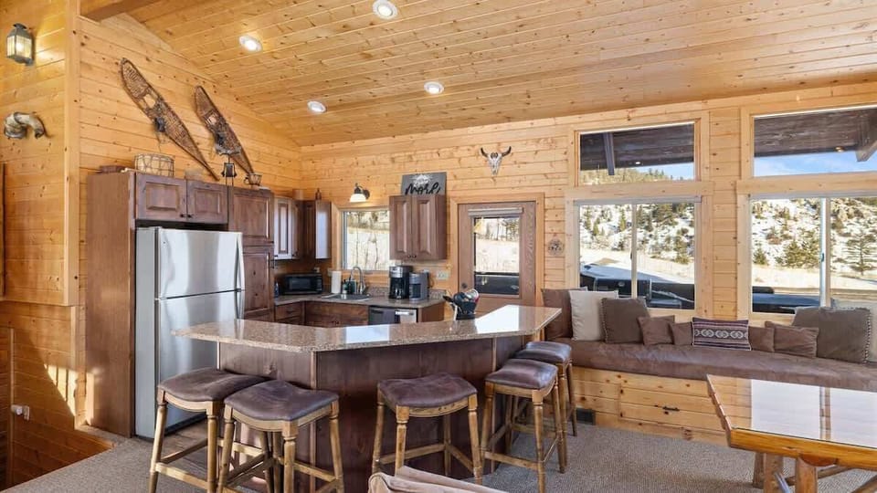 Updated Kitchen and counter top seating