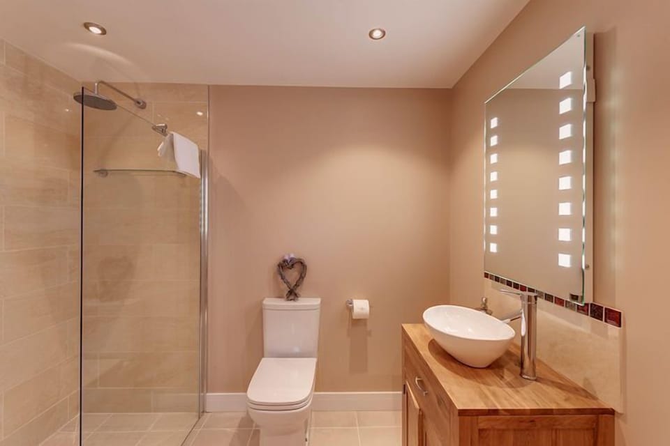 Walk in Shower, Wash Basin-Willow Lodge