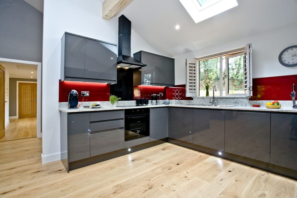 Fully equipped kitchen - Cedar Lodge