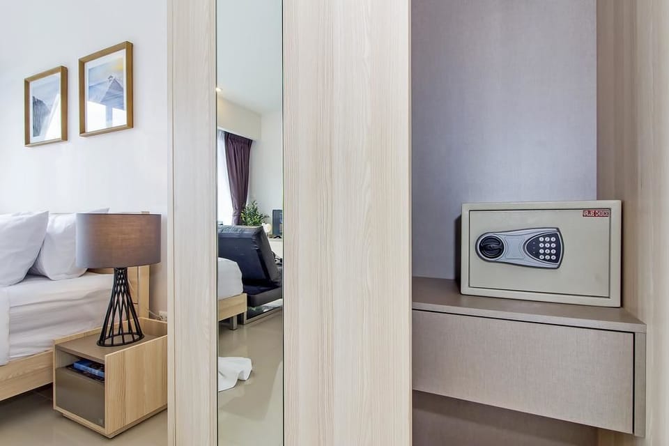 Deluxe Studio Suite, Kitchen, Garden View | Room amenity