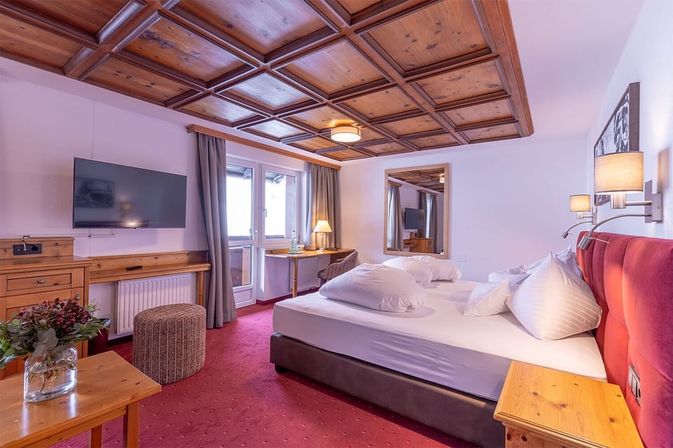 Deluxe Double Room | In-room safe, WiFi (free), bed sheets