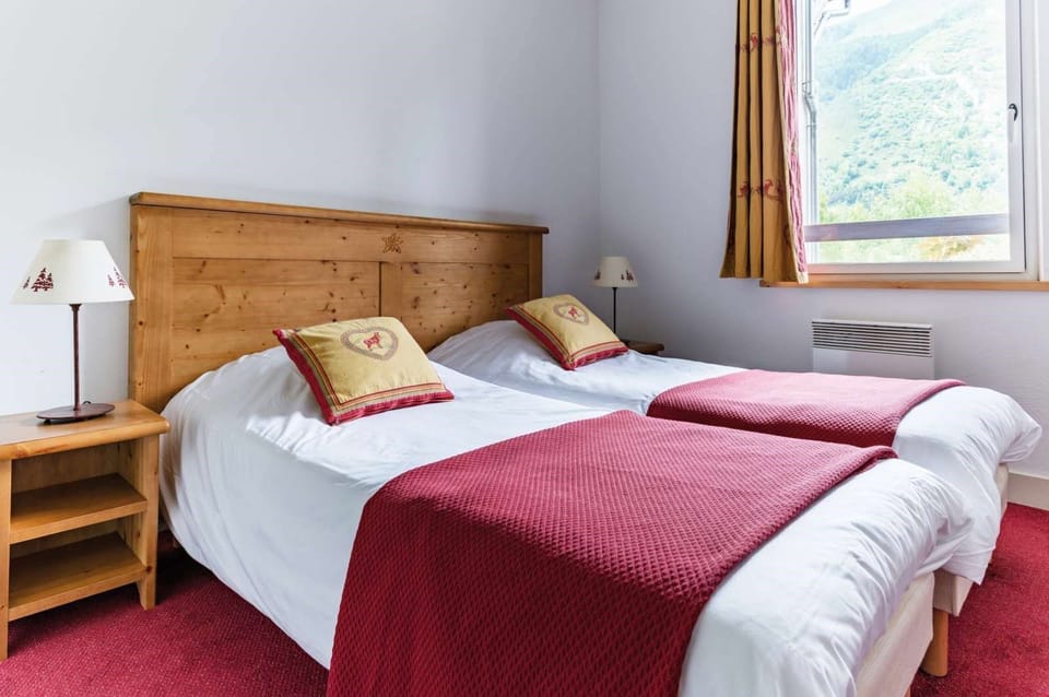 There are a variety of bedding options in the third sleeping area!