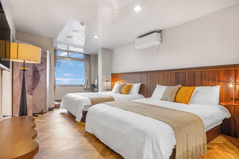 Deluxe Suite with Sea View | Free WiFi, bed sheets