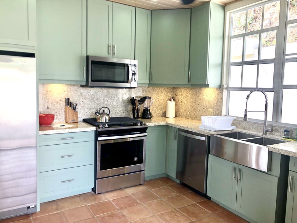 New Kitchen with stainless appliances (June'21)