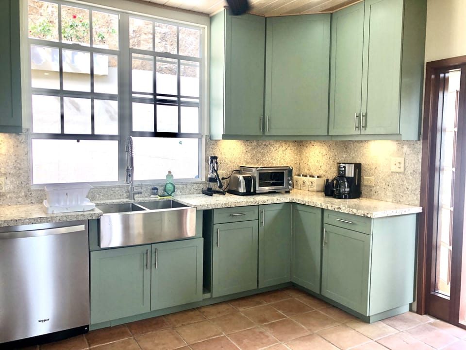 New Kitchen with stainless appliances (June'21)