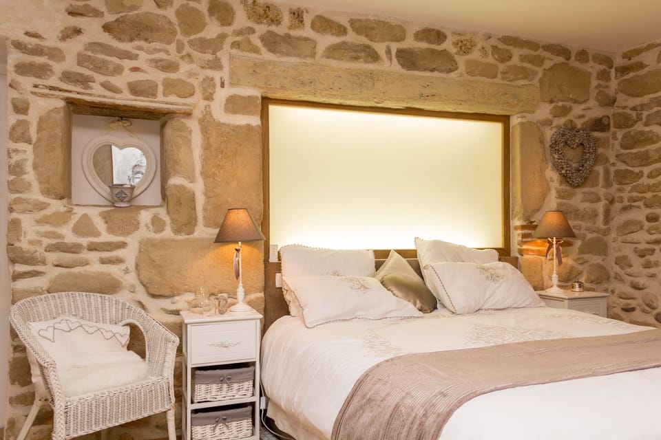 Room (Pain d'épice) | Premium bedding, memory foam beds, individually decorated