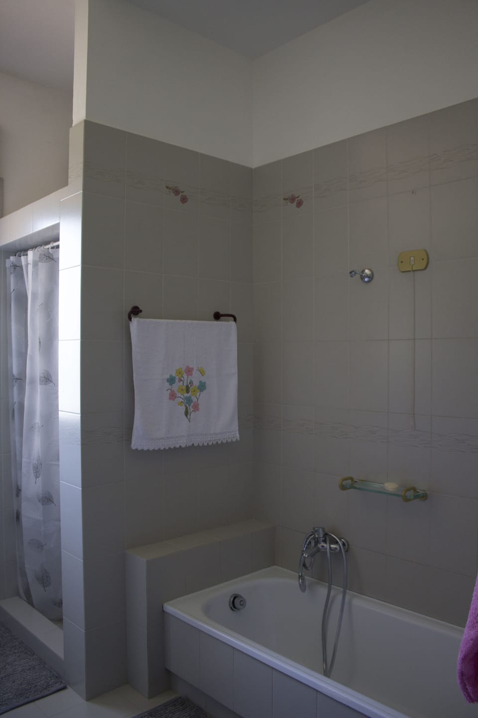 Deep soaking tub, free toiletries, hair dryer, towels