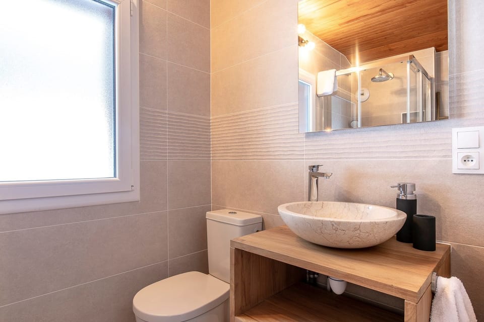 Deluxe Double or Twin Room, Mountain View (Tropical) | Bathroom sink