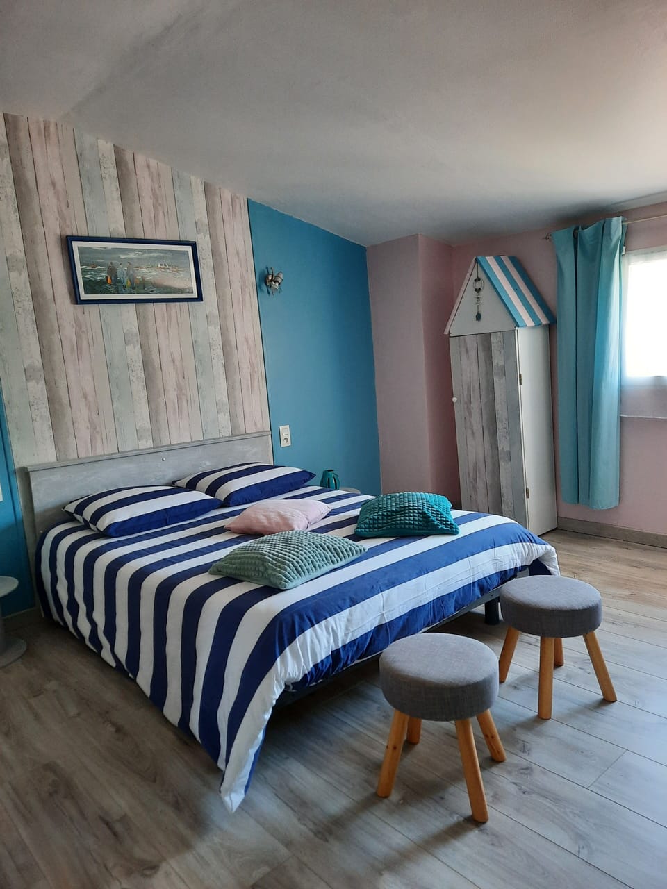 Room (Azur) | Individually decorated, individually furnished, iron/ironing board