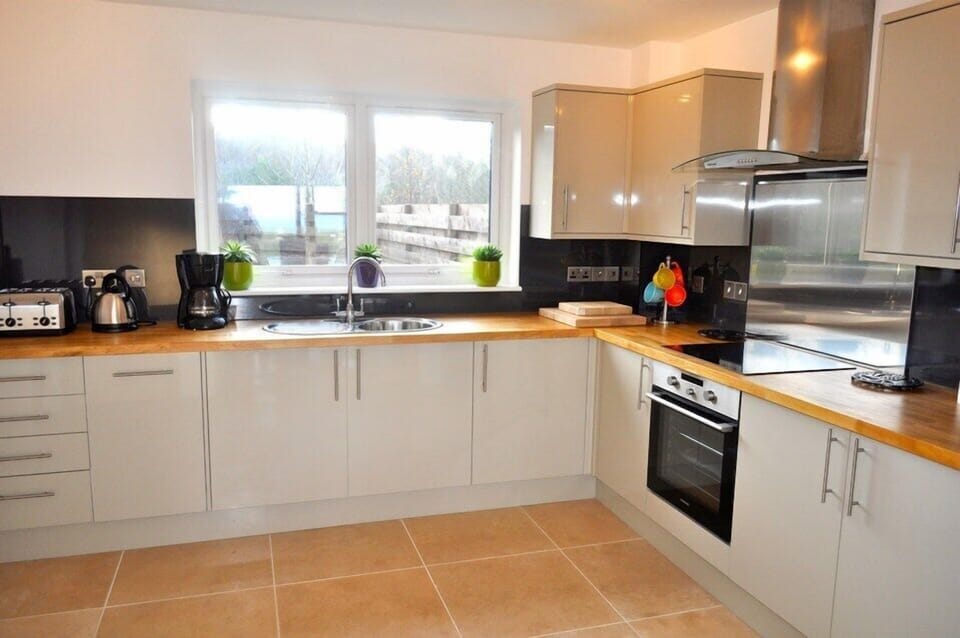 House, 2 Bedrooms, Sea View | Private kitchen | Full-size fridge, microwave, oven, stovetop