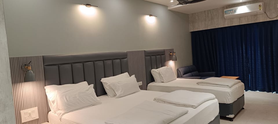 Standard Triple Room, Multiple Beds | Pillowtop beds, desk, laptop workspace