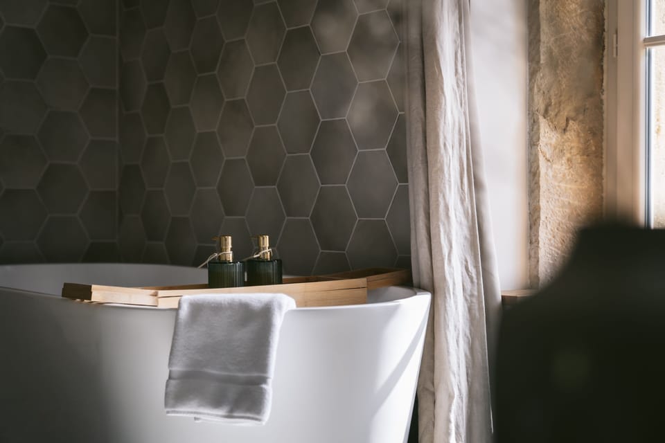 Room 4 | Premium bedding, pillowtop beds, individually decorated