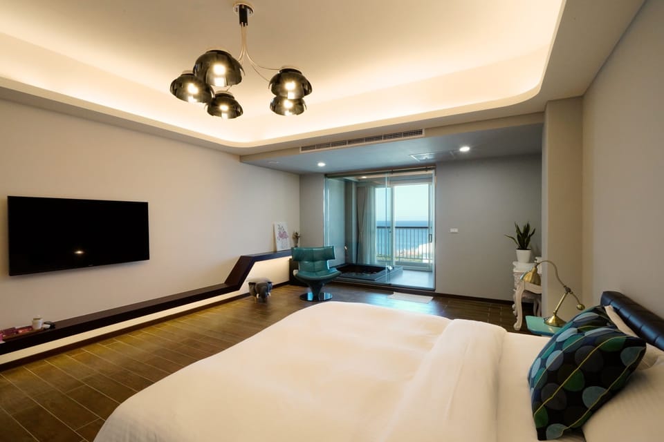 Deluxe Double Room, Sea View | Down comforters, pillowtop beds, blackout drapes, soundproofing