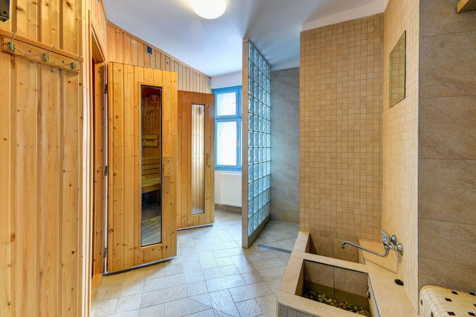 Couples treatment rooms, hot stone massages, deep-tissue massages