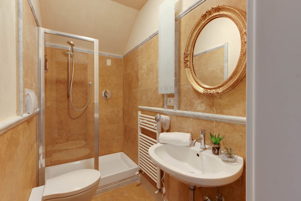 Double Room, 1 Queen Bed (Santo Spirito) | Bathroom | Shower, free toiletries, hair dryer, bidet