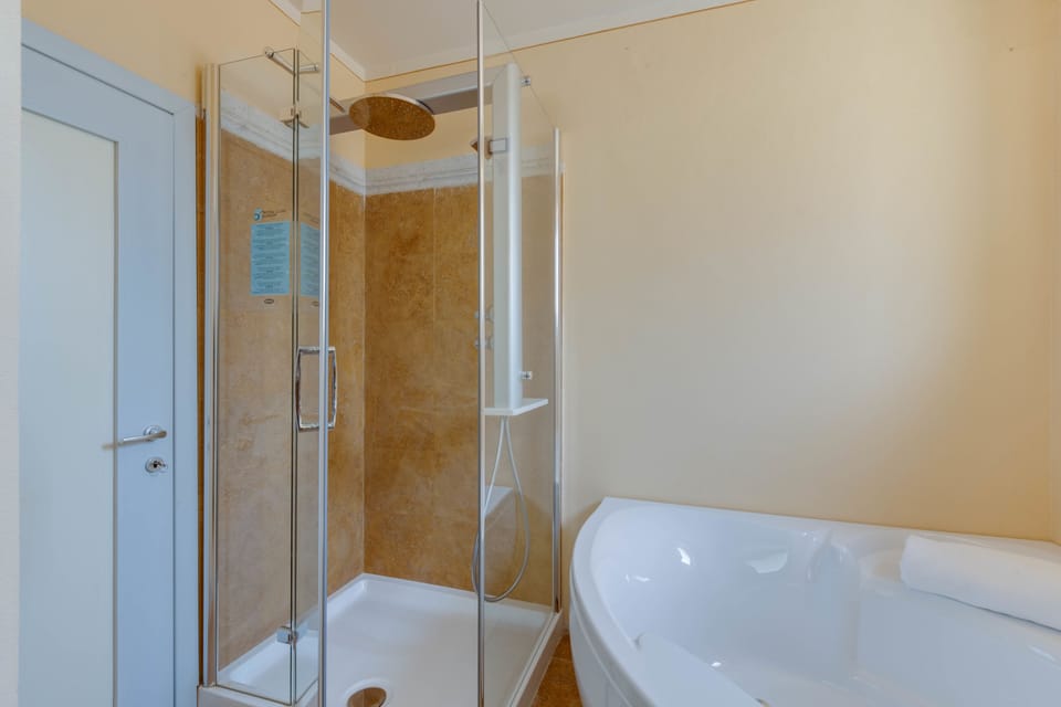 Deluxe Room, Hot Tub, Tower (Belvedere) | Bathroom | Shower, free toiletries, hair dryer, bidet