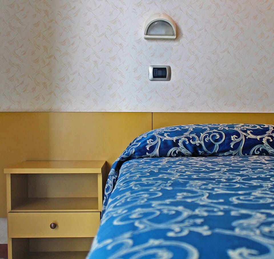 Double or Twin Room | In-room safe, free cribs/infant beds, free WiFi, bed sheets