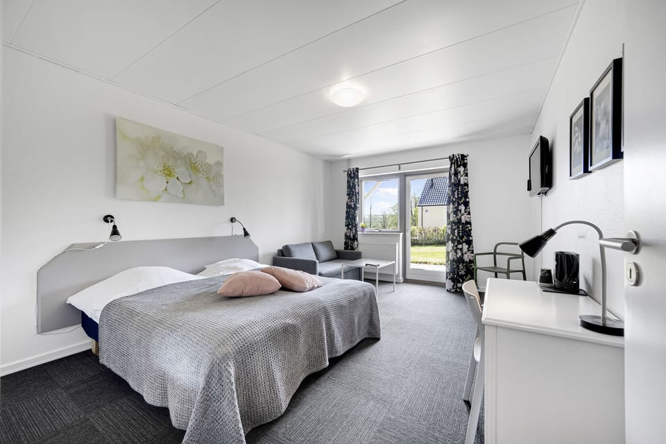 Desk, laptop workspace, soundproofing, iron/ironing board