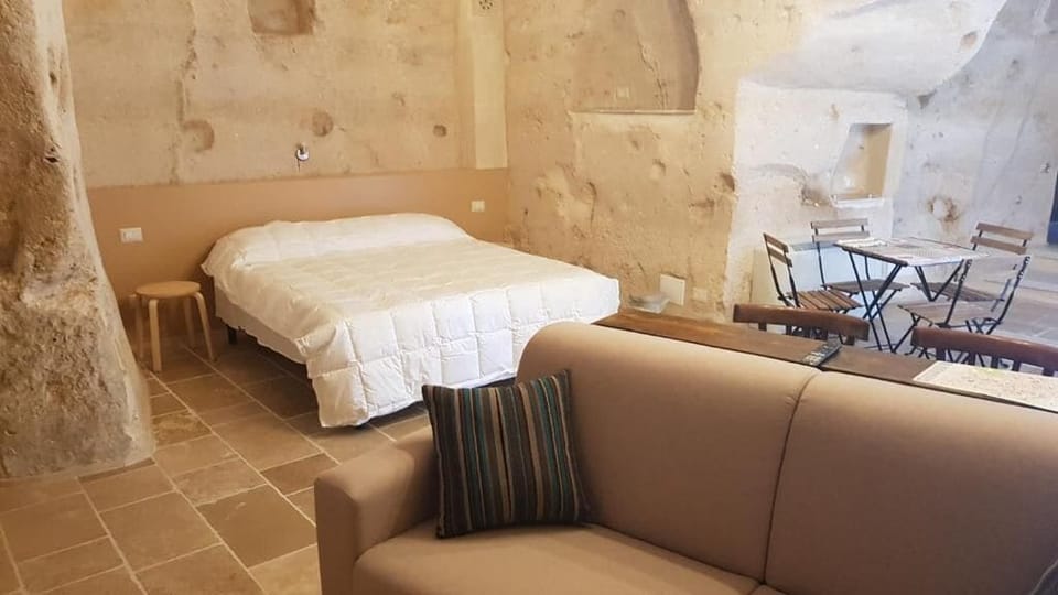 Superior Double Room | Minibar, soundproofing, WiFi (free), bed sheets