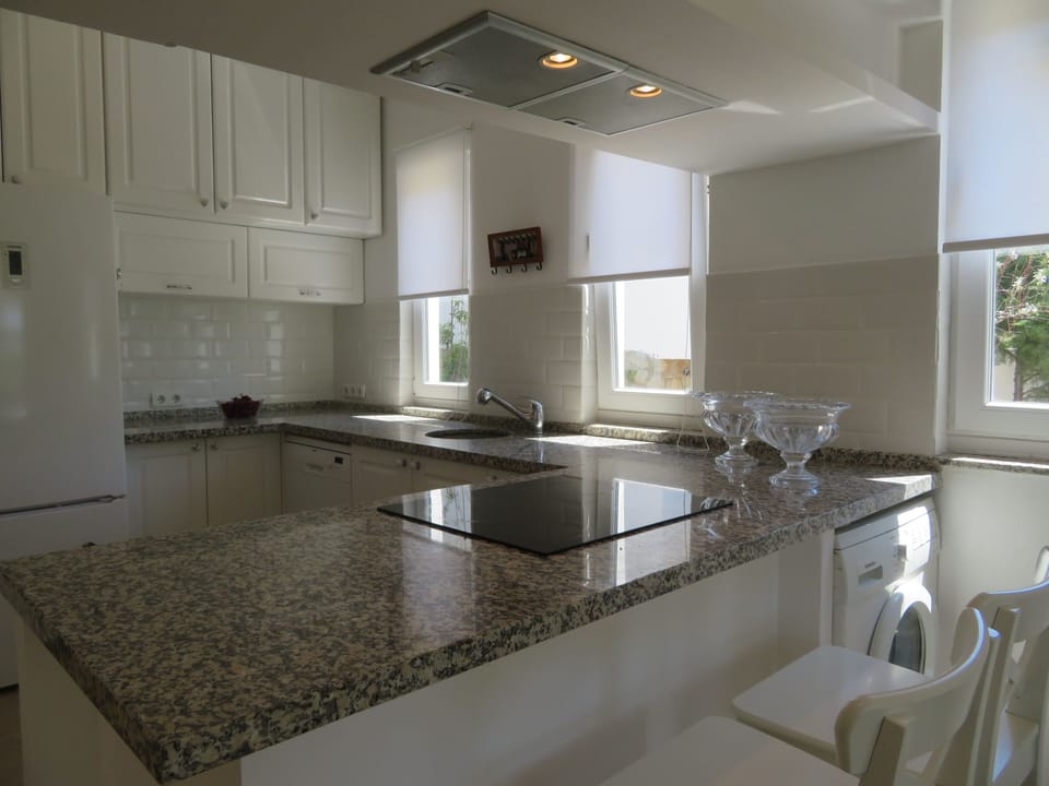 Comfort Apartment | Private kitchenette | Full-size fridge, dining tables