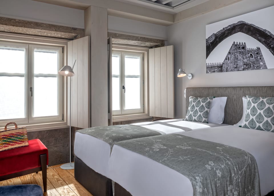 Double or Twin Room, City View (Namoradeira) | Premium bedding, individually decorated, individually furnished