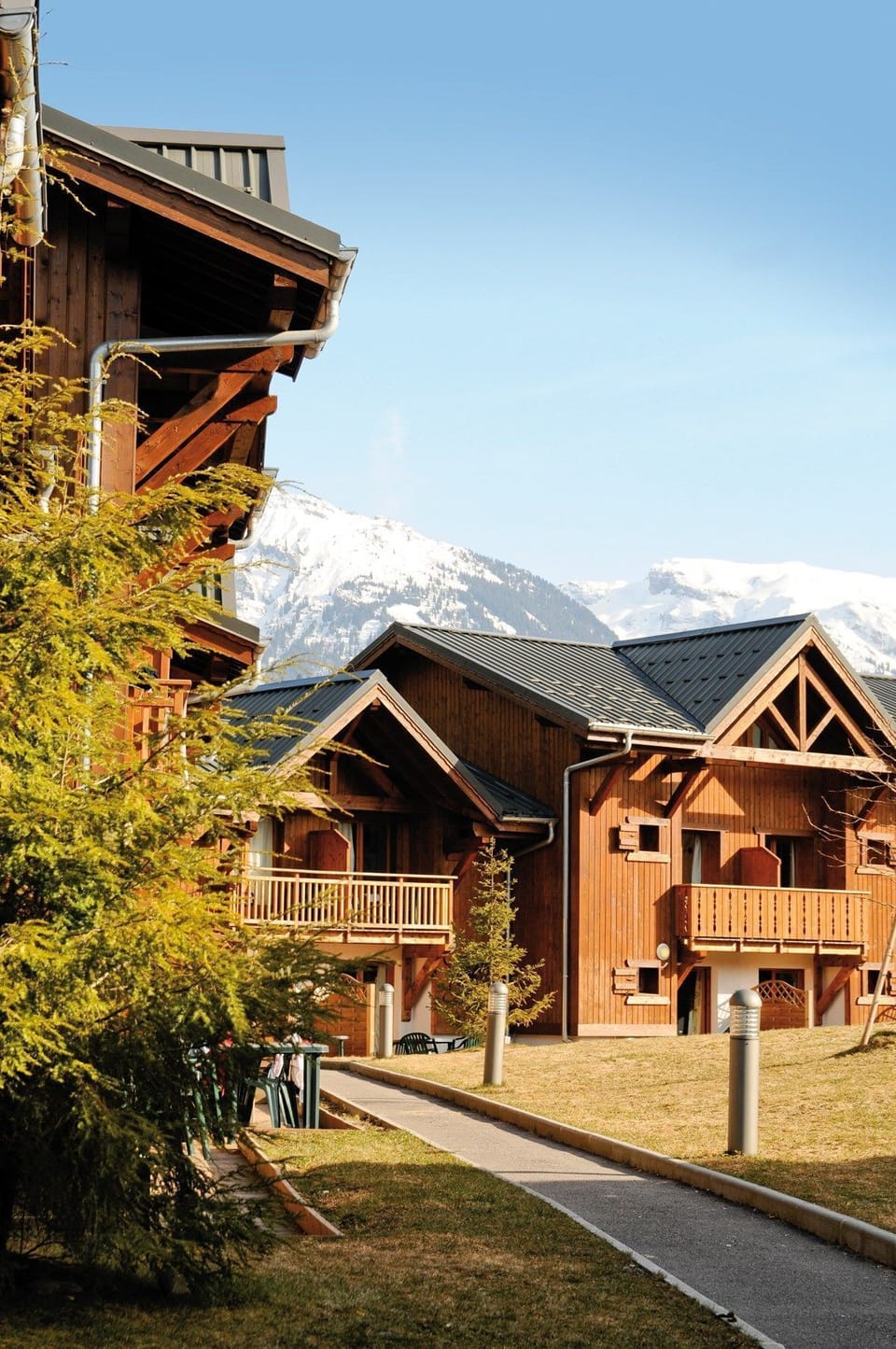 Enjoy the gorgeous mountains surrounding this property!